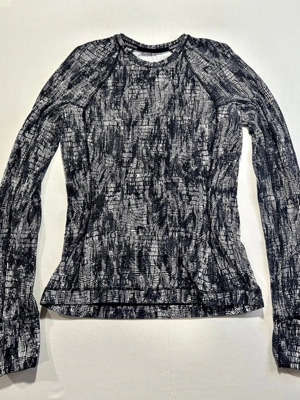 lululemon Abstract Long Sleeve Top Black & White Size 4 Like New